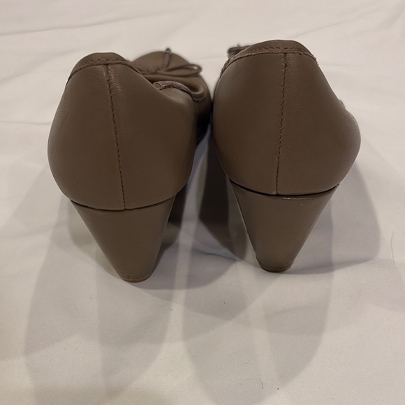 BCBGeneration Elegant Brown Leather Women's Shoes - Picture 3 of 4